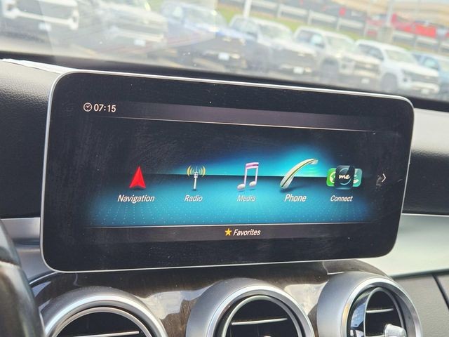 Mercedes-Benz C-Class Vehicle Full-screen Gallery Image 15