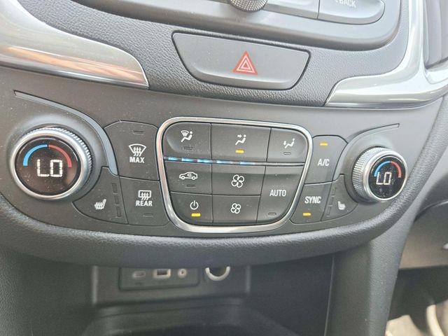 Chevrolet Equinox Vehicle Full-screen Gallery Image 15