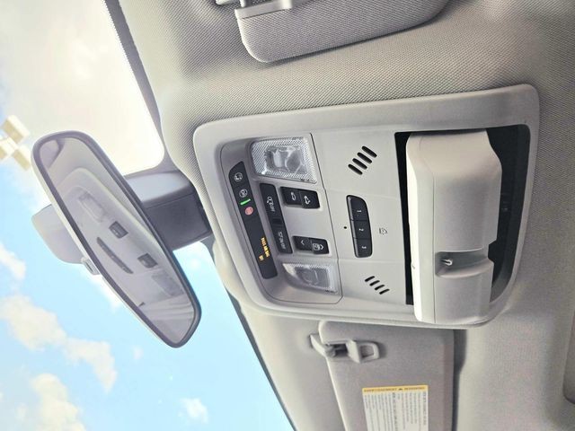 Chevrolet Equinox Vehicle Full-screen Gallery Image 19