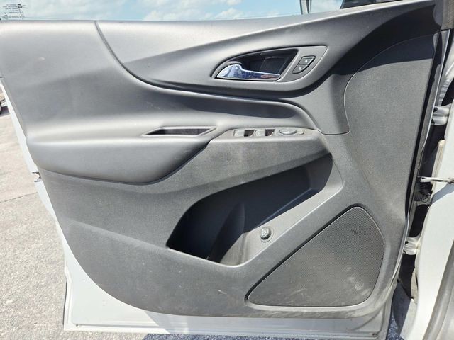 Chevrolet Equinox Vehicle Full-screen Gallery Image 20