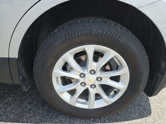 Chevrolet Equinox Vehicle Full-screen Gallery Image 21