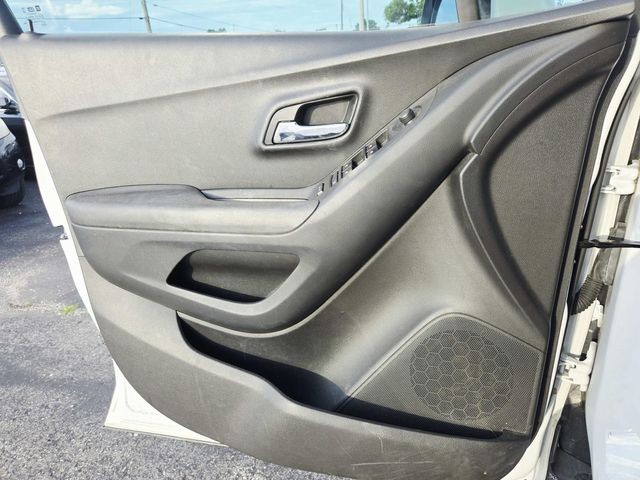 Chevrolet Trax Vehicle Full-screen Gallery Image 12
