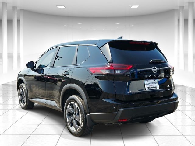 Nissan Rogue Vehicle Full-screen Gallery Image 03