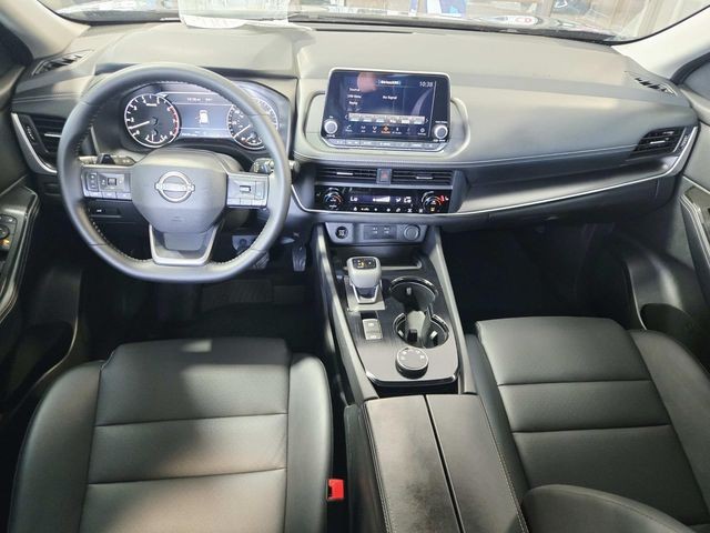 Nissan Rogue Vehicle Full-screen Gallery Image 06