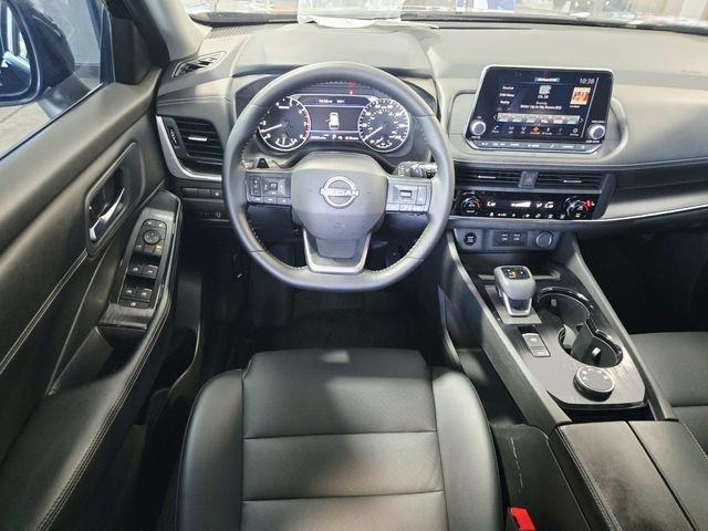 Nissan Rogue Vehicle Full-screen Gallery Image 07
