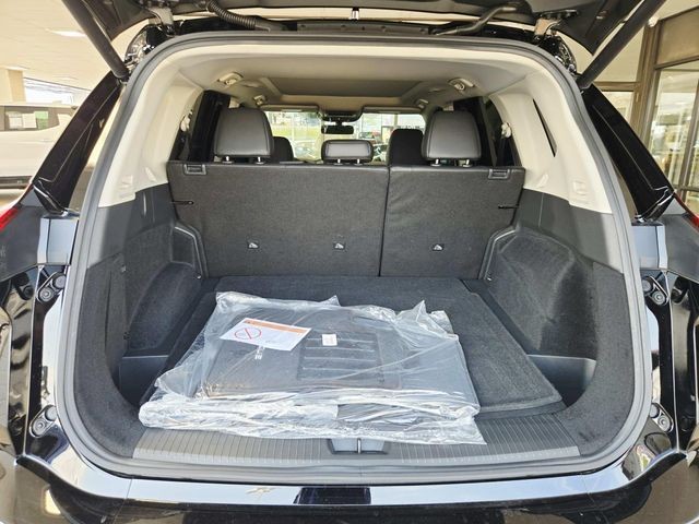 Nissan Rogue Vehicle Full-screen Gallery Image 10