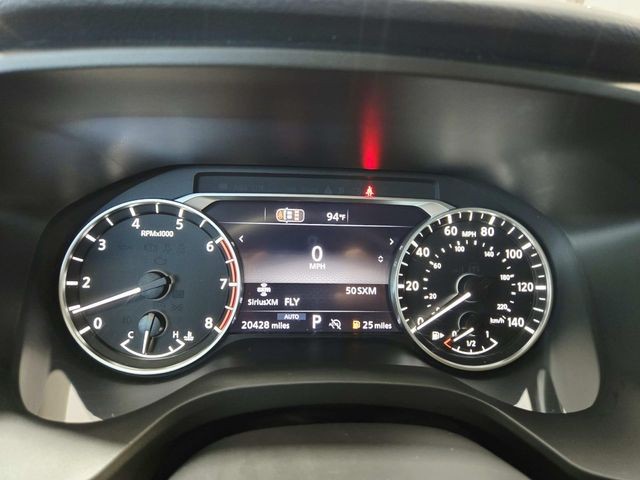 Nissan Rogue Vehicle Full-screen Gallery Image 18