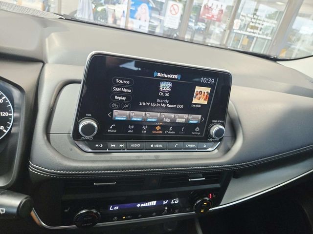 Nissan Rogue Vehicle Full-screen Gallery Image 20