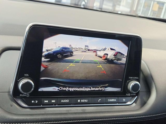 Nissan Rogue Vehicle Full-screen Gallery Image 22