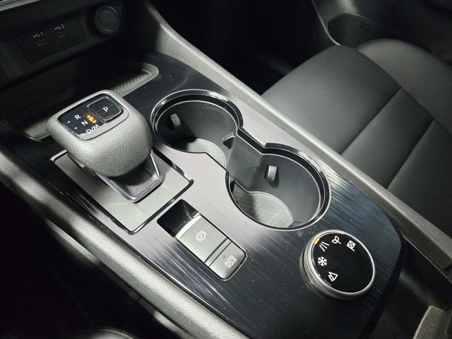 Nissan Rogue Vehicle Full-screen Gallery Image 25