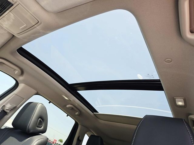 Acura MDX Vehicle Full-screen Gallery Image 06