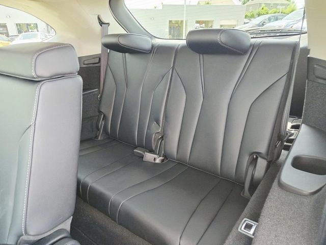Acura MDX Vehicle Full-screen Gallery Image 11
