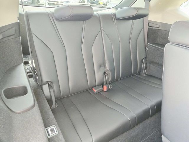 Acura MDX Vehicle Full-screen Gallery Image 13