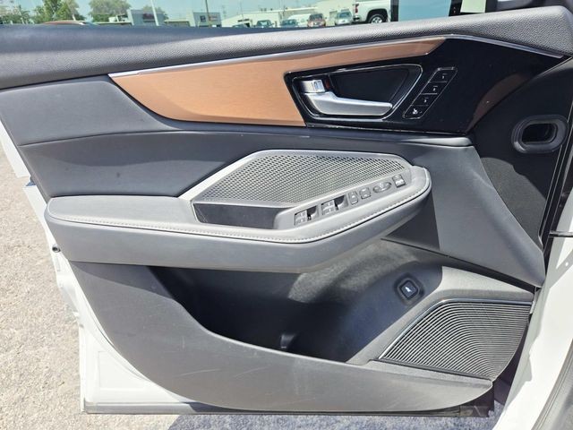 Acura MDX Vehicle Full-screen Gallery Image 35