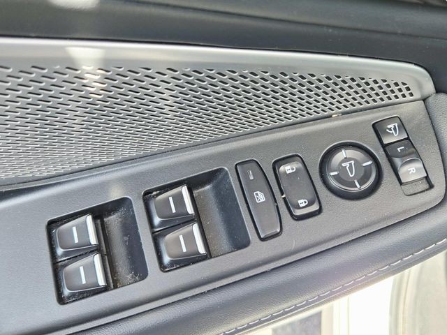 Acura MDX Vehicle Full-screen Gallery Image 37