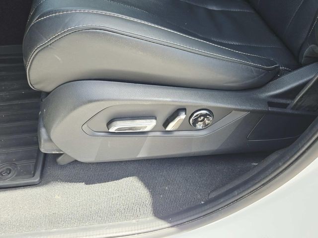 Acura MDX Vehicle Full-screen Gallery Image 38