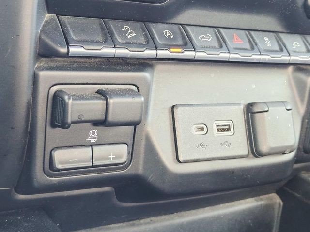 Chevrolet Silverado 1500 Vehicle Full-screen Gallery Image 16