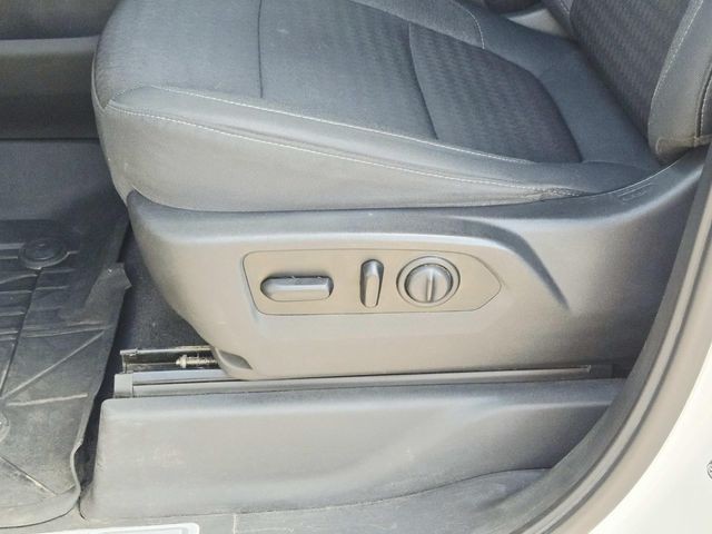 Chevrolet Silverado 1500 Vehicle Full-screen Gallery Image 34