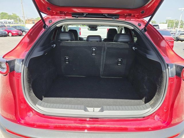 Mazda CX-30 Vehicle Full-screen Gallery Image 10