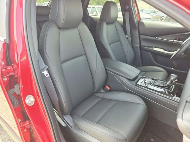 Mazda CX-30 Vehicle Full-screen Gallery Image 12