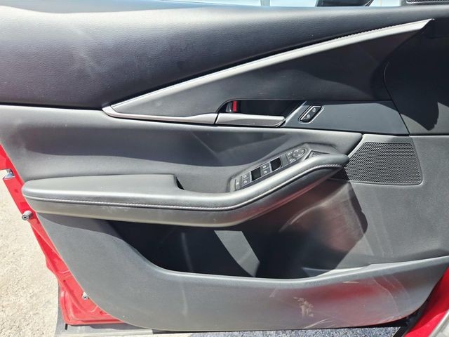 Mazda CX-30 Vehicle Full-screen Gallery Image 28