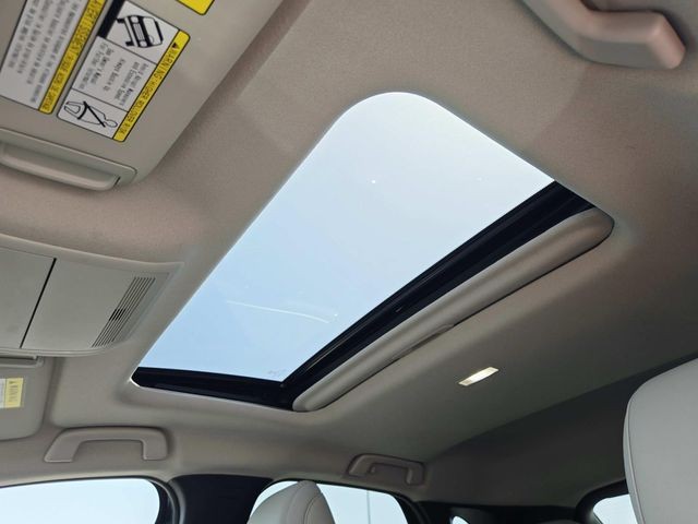 Mazda CX-30 Vehicle Full-screen Gallery Image 06