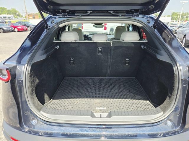 Mazda CX-30 Vehicle Full-screen Gallery Image 11