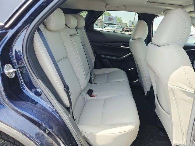 Mazda CX-30 Vehicle Full-screen Gallery Image 12