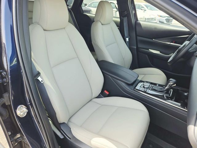 Mazda CX-30 Vehicle Full-screen Gallery Image 13