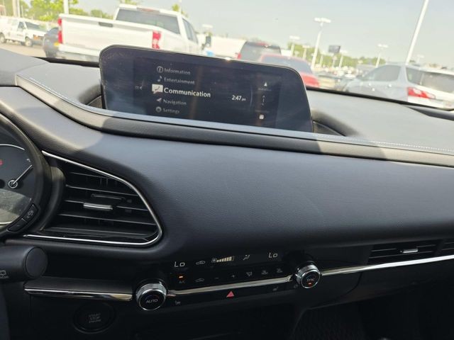Mazda CX-30 Vehicle Full-screen Gallery Image 21