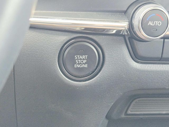 Mazda CX-30 Vehicle Full-screen Gallery Image 26