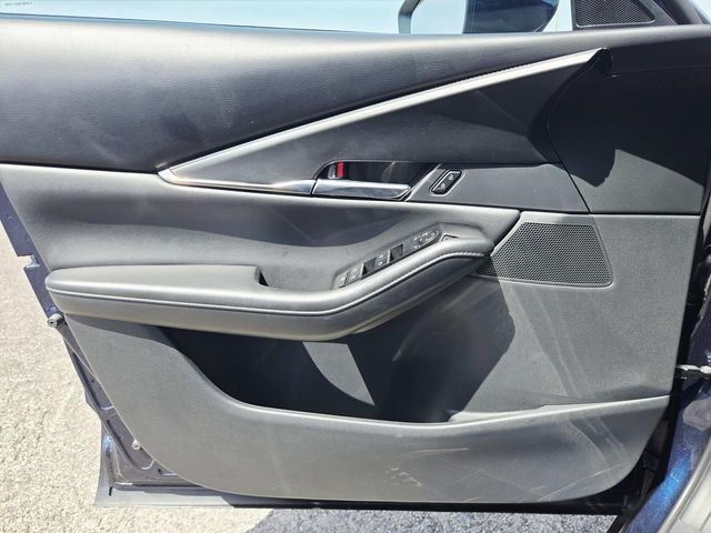 Mazda CX-30 Vehicle Full-screen Gallery Image 31