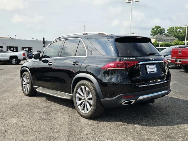 Mercedes-Benz GLE Vehicle Full-screen Gallery Image 03