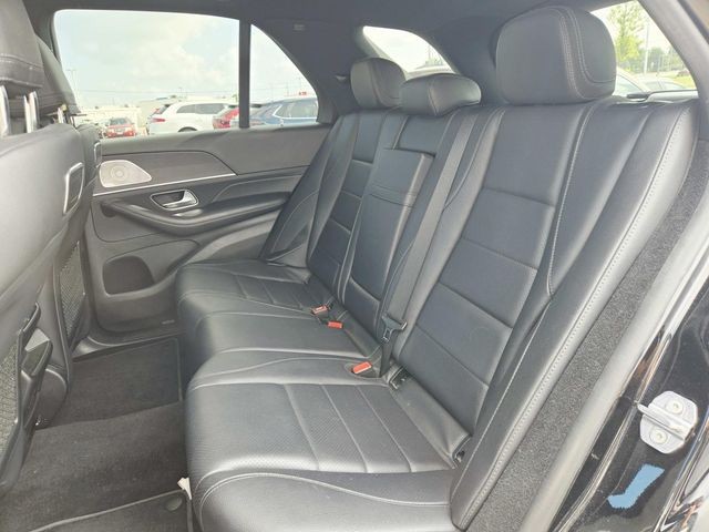 Mercedes-Benz GLE Vehicle Full-screen Gallery Image 09