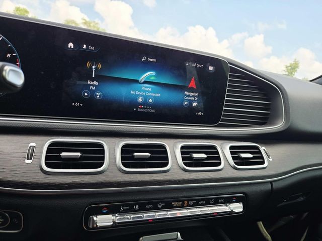 Mercedes-Benz GLE Vehicle Full-screen Gallery Image 14