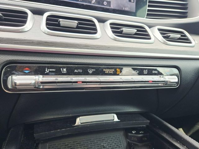 Mercedes-Benz GLE Vehicle Full-screen Gallery Image 17