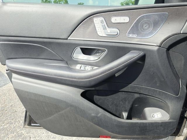Mercedes-Benz GLE Vehicle Full-screen Gallery Image 19
