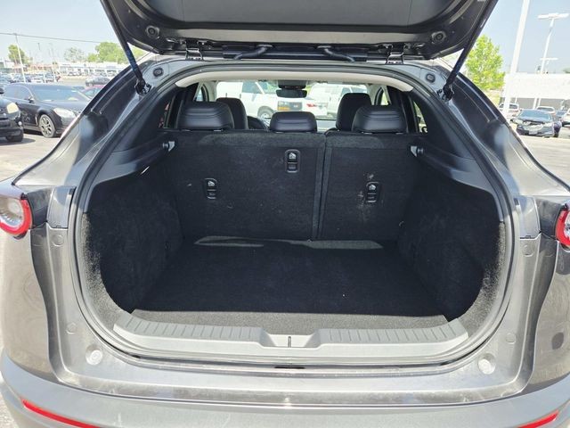 Mazda CX-30 Vehicle Full-screen Gallery Image 10