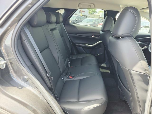 Mazda CX-30 Vehicle Full-screen Gallery Image 11