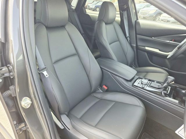 Mazda CX-30 Vehicle Full-screen Gallery Image 12