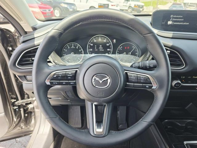 Mazda CX-30 Vehicle Full-screen Gallery Image 15