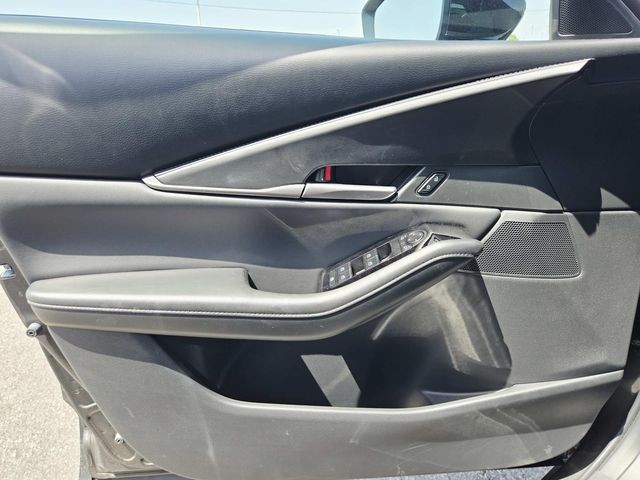 Mazda CX-30 Vehicle Full-screen Gallery Image 28