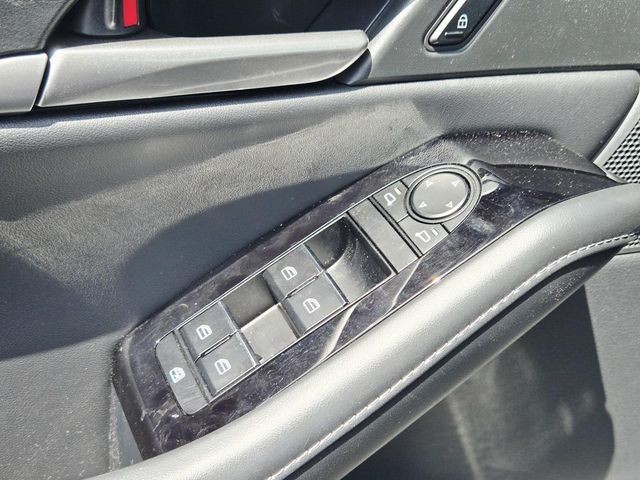 Mazda CX-30 Vehicle Full-screen Gallery Image 29
