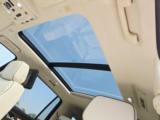 GMC Yukon XL Vehicle Full-screen Gallery Image 06
