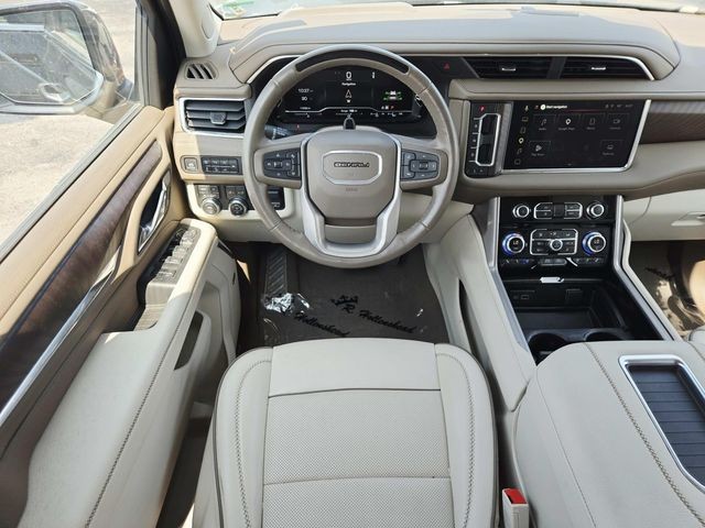 GMC Yukon XL Vehicle Full-screen Gallery Image 08