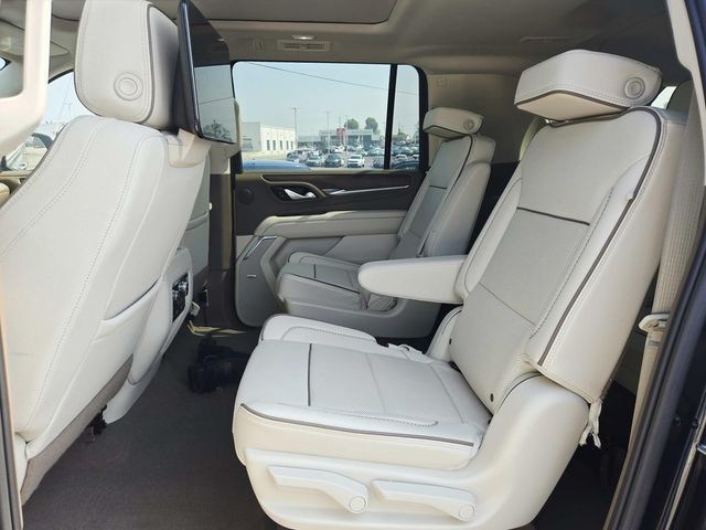GMC Yukon XL Vehicle Full-screen Gallery Image 10