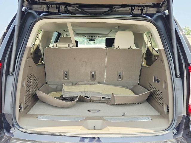 GMC Yukon XL Vehicle Full-screen Gallery Image 13