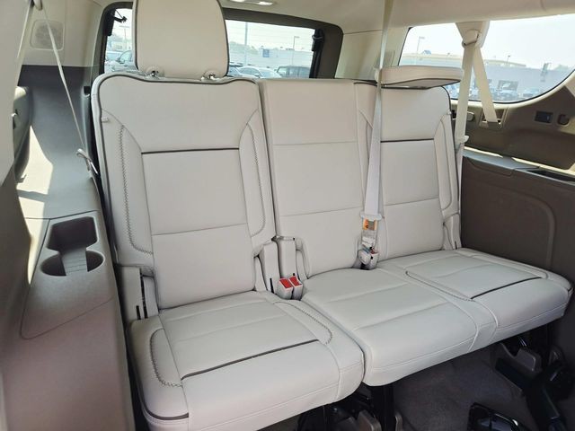 GMC Yukon XL Vehicle Full-screen Gallery Image 14
