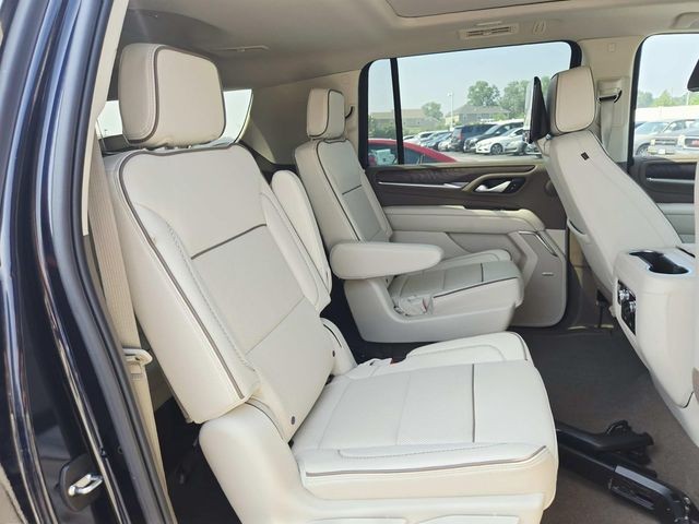 GMC Yukon XL Vehicle Full-screen Gallery Image 15