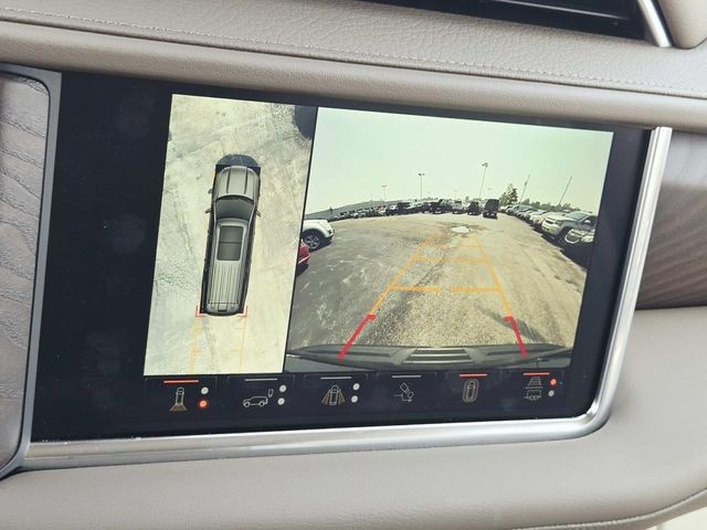 GMC Yukon XL Vehicle Full-screen Gallery Image 28
